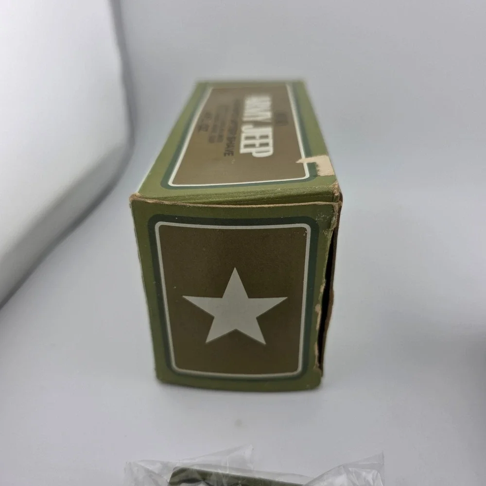 Avon Army Jeep Spicy After‎ Shave Vintage Collectible with Box